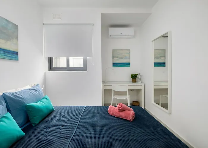 Cosy, Modern 1 Bedroom * Сент-Полс-Бей