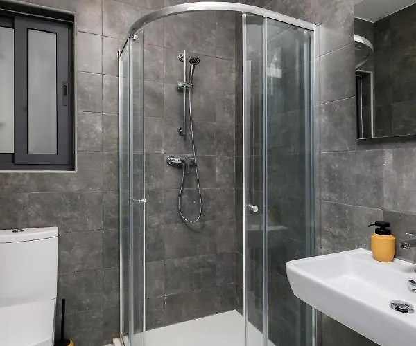 Апартаменты Cosy, Modern 1 Bedroom