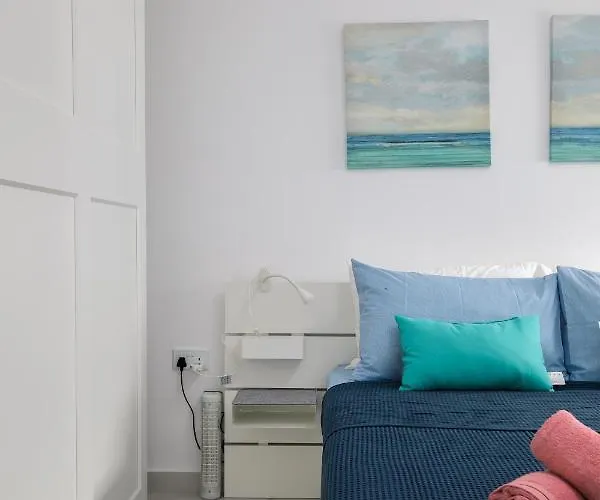 Cosy, Modern 1 Bedroom * Сент-Полс-Бей