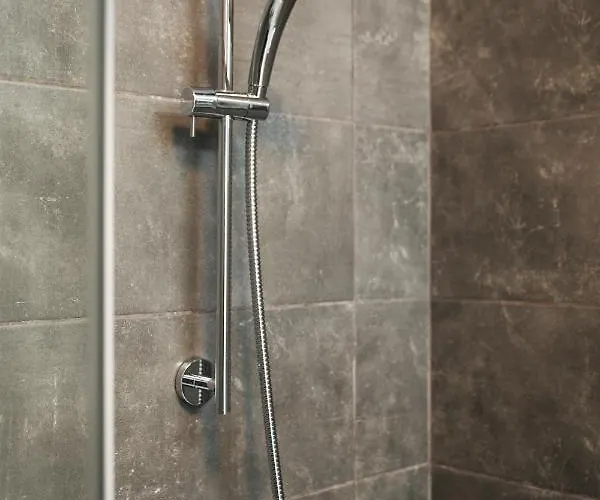 Cosy, Modern 1 Bedroom Апартаменты *