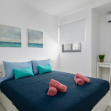 Cosy, Modern 1 Bedroom דירה *